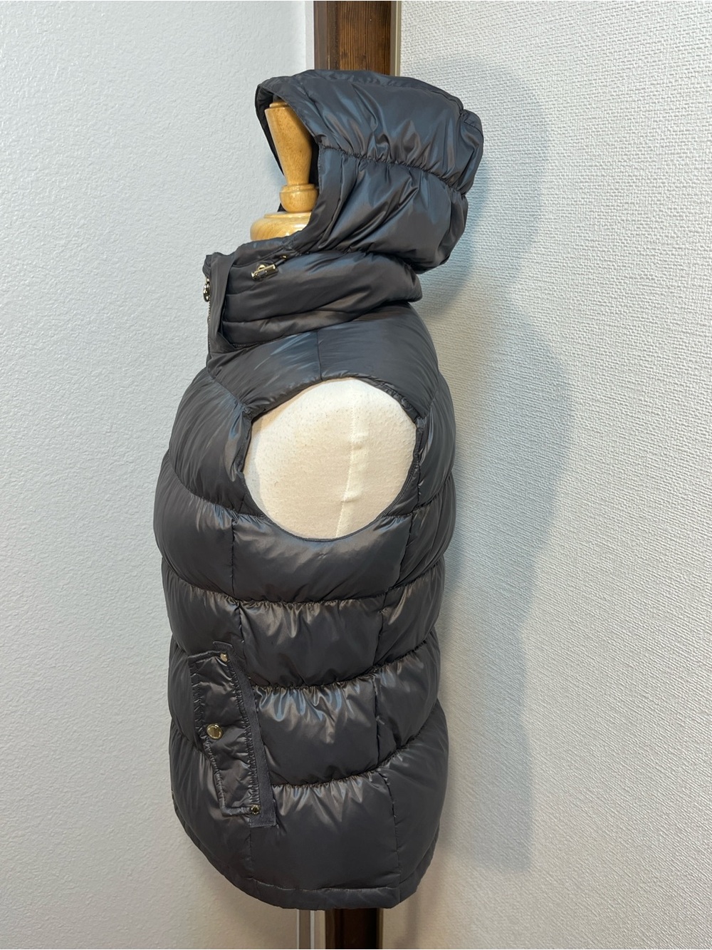 Michael Kors Hooded Puffer Vest XS Black Charcoal Gold Zip - Picture 3 of 12